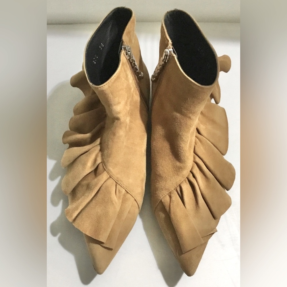 Unique Designer J.W. Anderson 🇮🇹 Ruffle Suede Ankle Booties - Picture 2 of 16